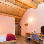 Francesin Active 4* ליביניו